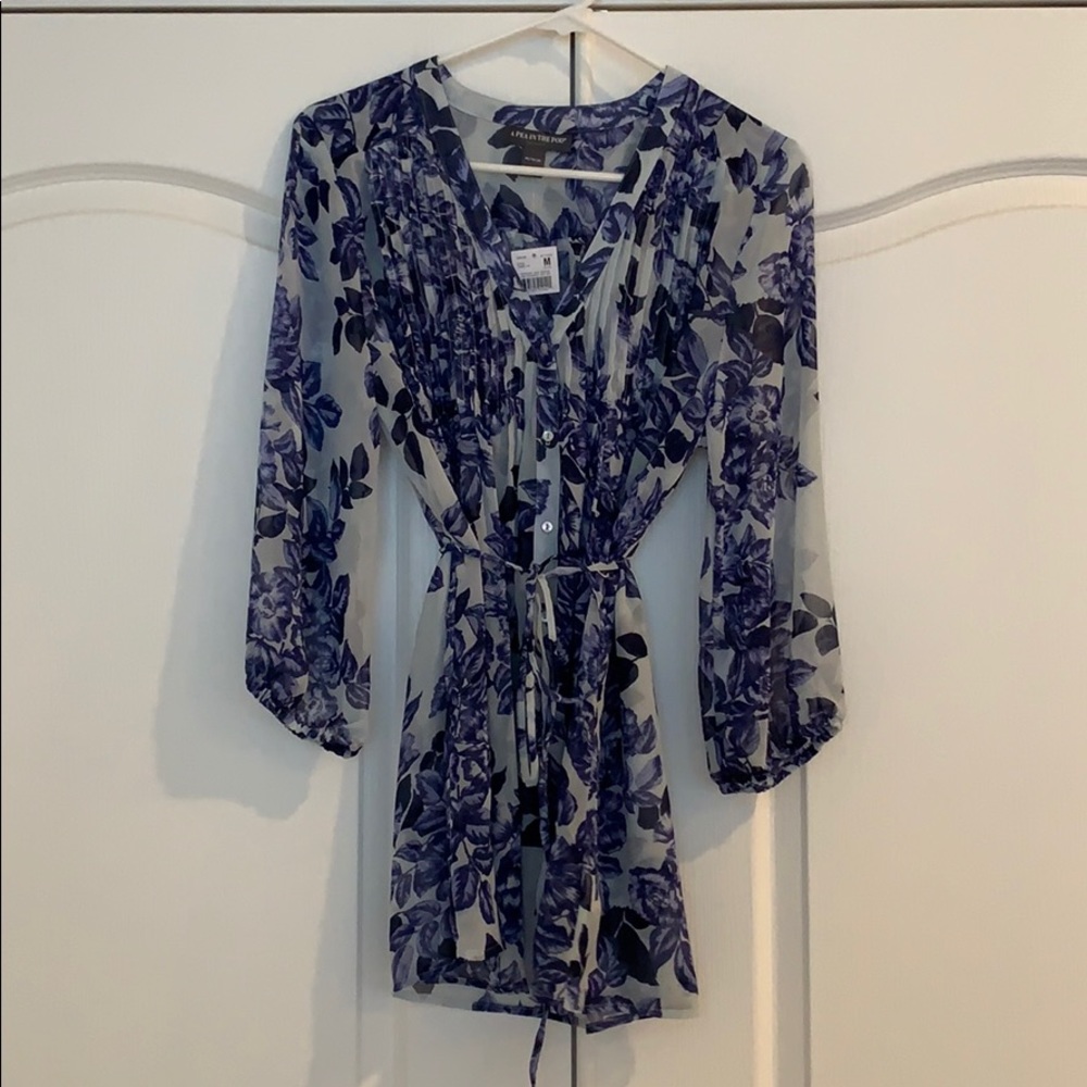 A Pea in the Pod Maternity blouse, NWT